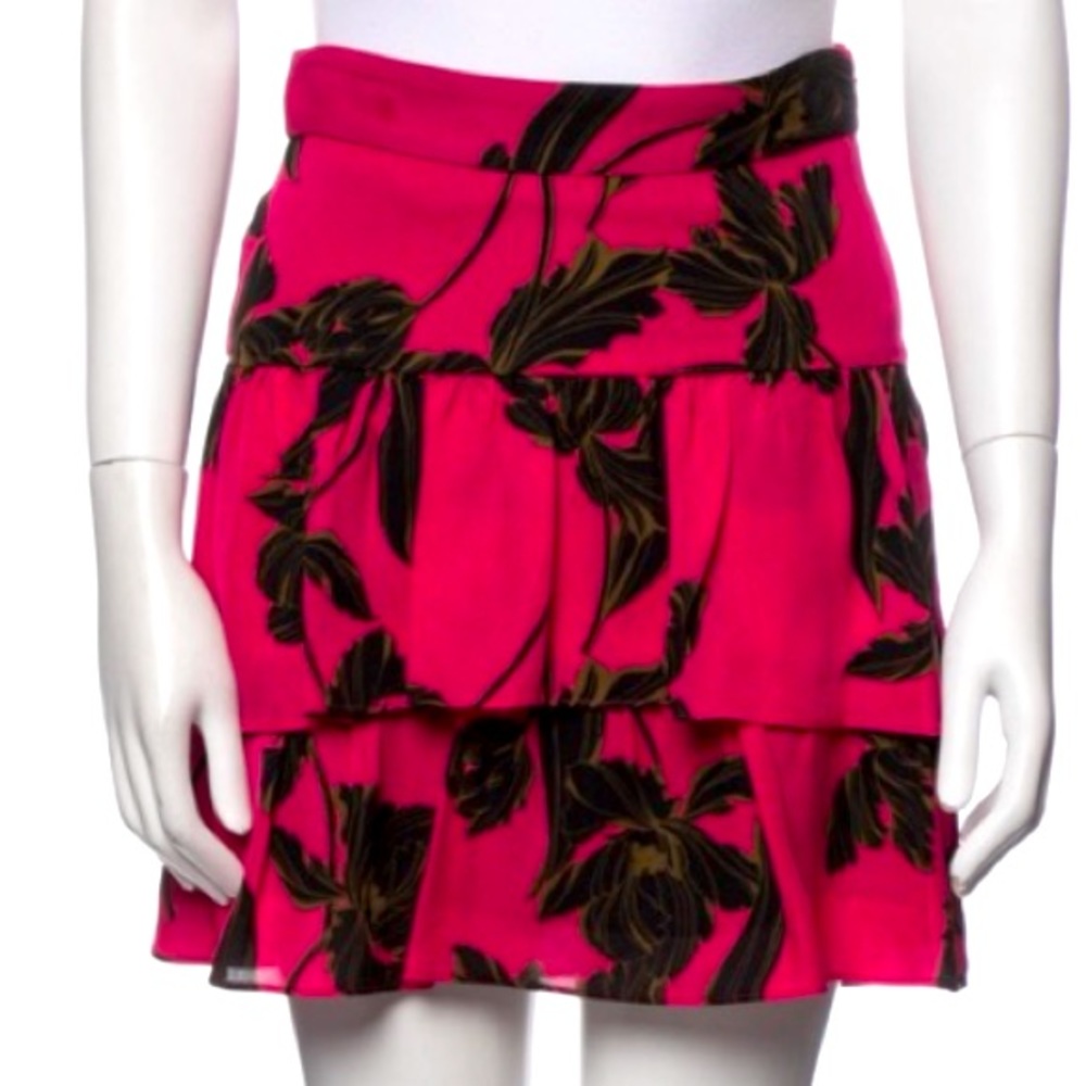 COPY - ALC. Silk Skirt
Pink
Floral Print
Ruffle Embellishment zipper side
